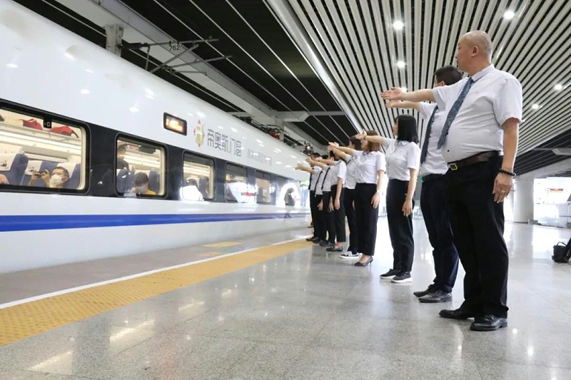 帝奥斯门窗高铁号