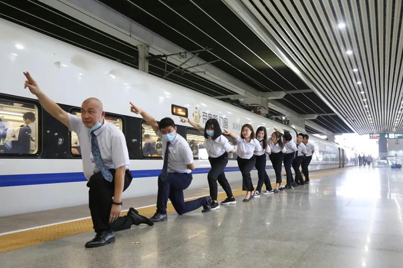帝奥斯门窗高铁号