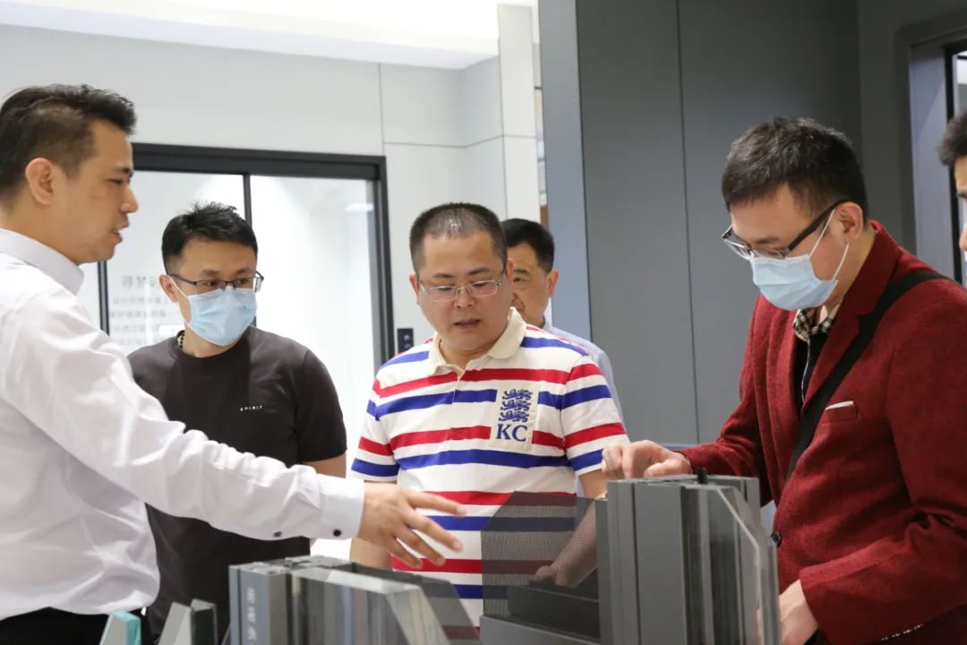 帝奥斯门窗