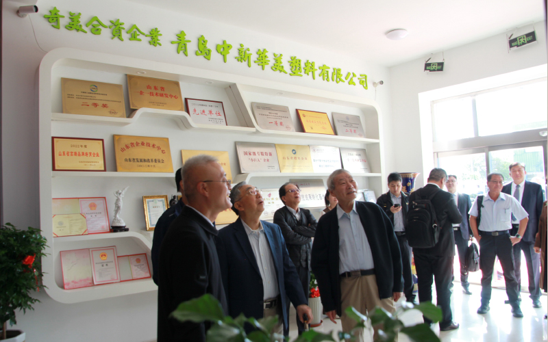 青岛中新华美塑料有限公司王东总经理介绍公司发展