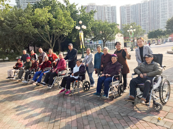 成都养老院一暄康养致敬养老工作者1