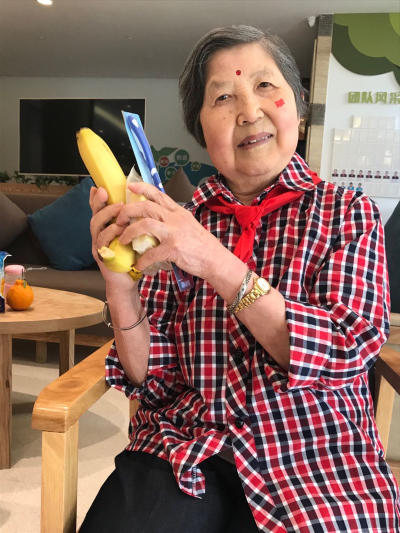 尚奶奶套圈圈所获礼品