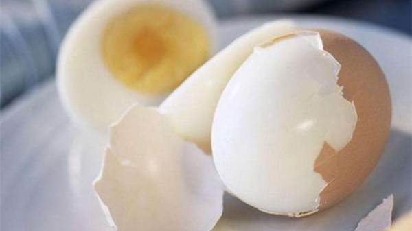 成都天府新区养老院一暄康养提醒鸡蛋的6种错误吃法（2）-煮鸡蛋冲冷水