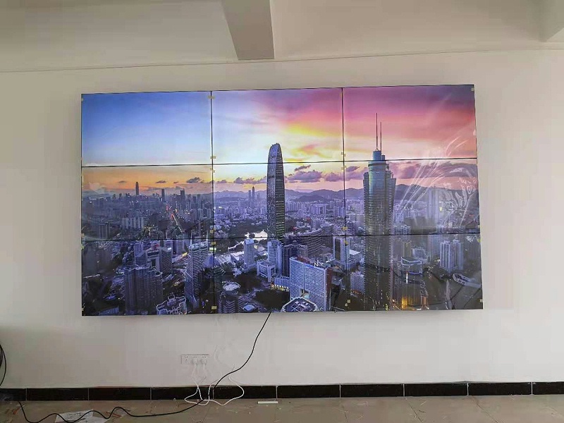 中亿睿55寸拼接屏应用于广东东升镇接龙小学会议室项目效果图