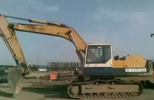 型号HXW200A的黄河挖掘机 型号HXW200A的黄河挖掘机
