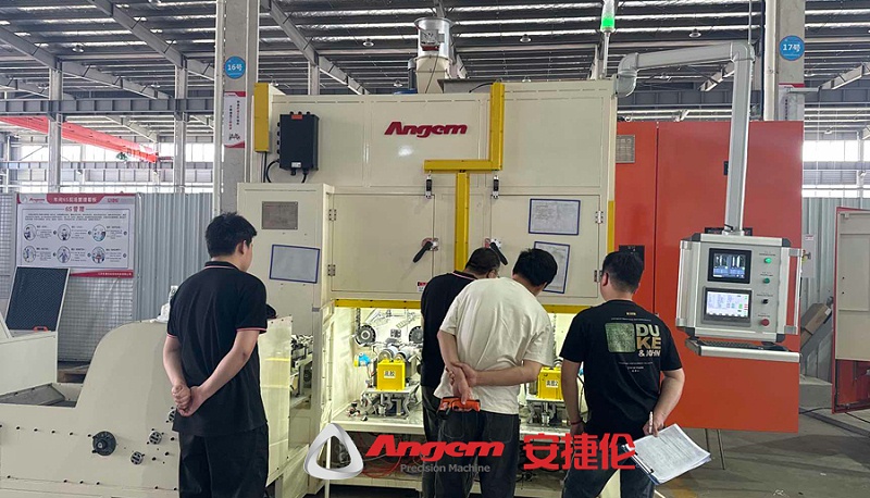 客户验收涂胶机