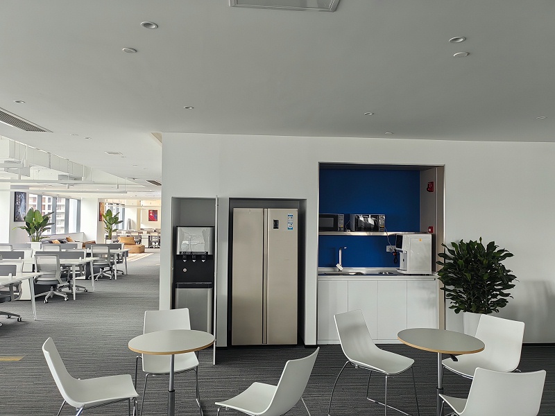 安装完毕的办公室直饮水机B60和吧台式直饮水机D35 安装完毕的办公室直饮水机B60和吧台式直饮水机D35