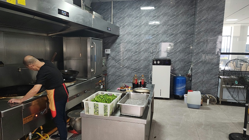 行政大楼1楼厨房商用净水主机 行政大楼1楼厨房商用净水主机