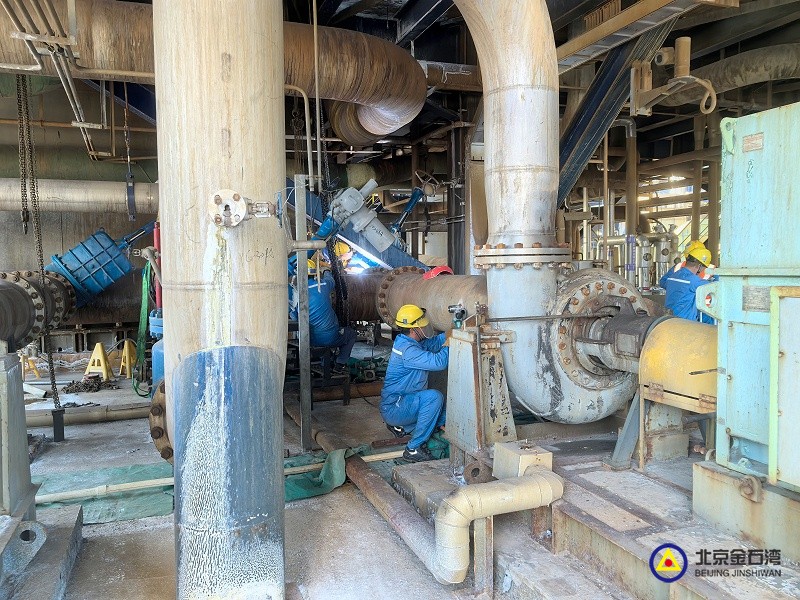 12联九559封堵项目特级火票已到期，关闭摄像头后继续进行管件焊接。