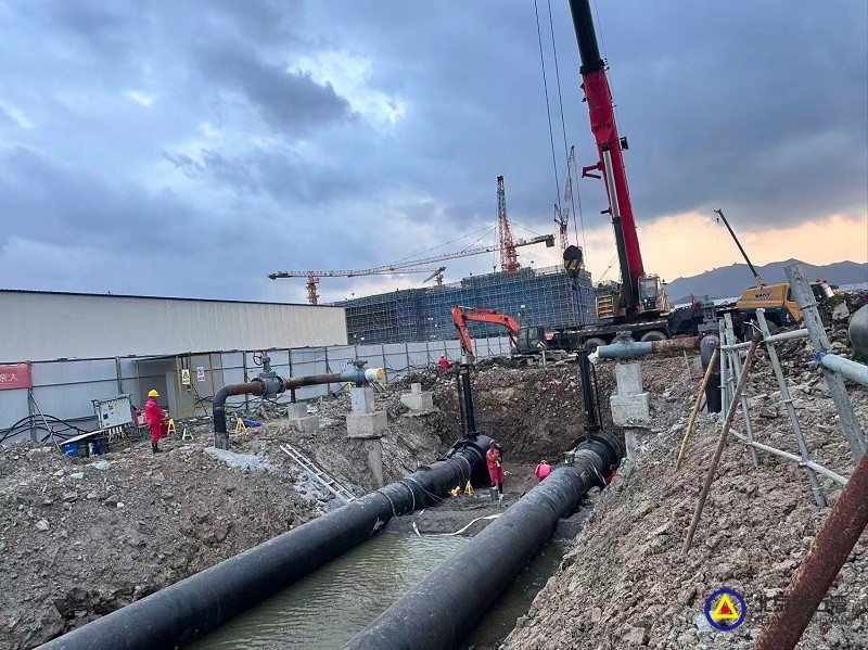 31舟山安装项目1016焊接球阀下沟，组队焊接