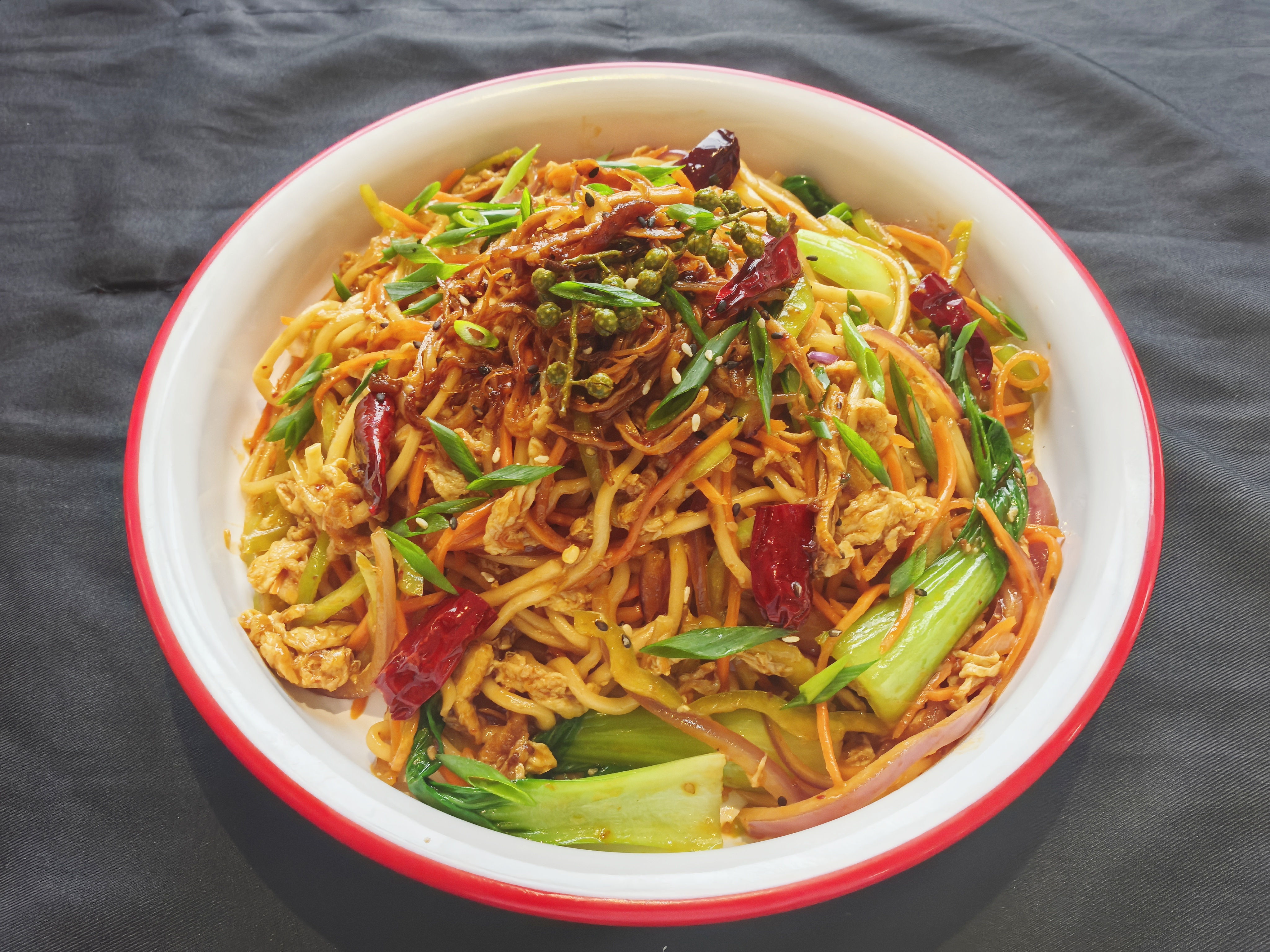 椒麻鸡丝炒面 椒麻鸡丝炒面