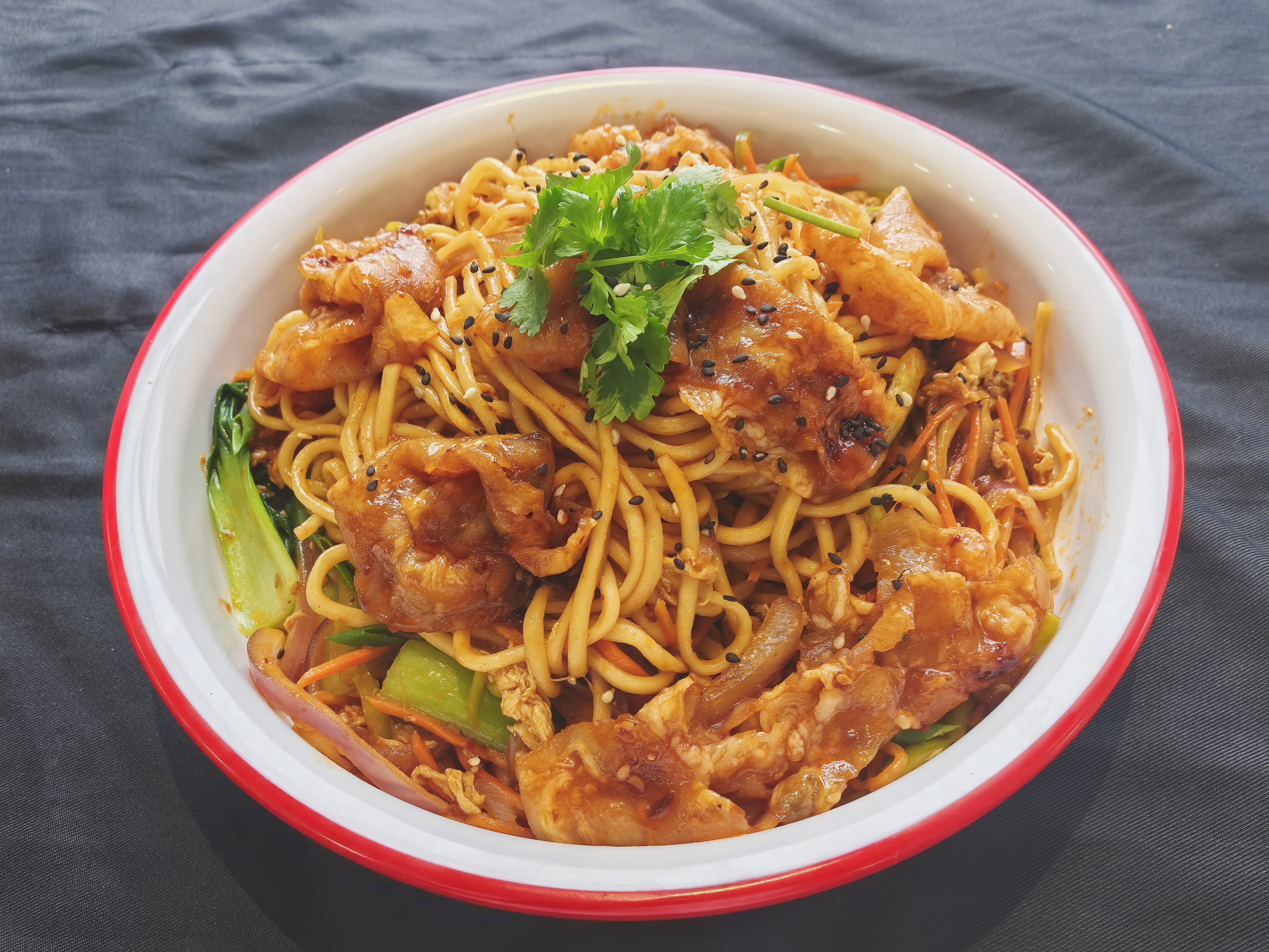 红烧牛肉炒面 红烧牛肉炒面