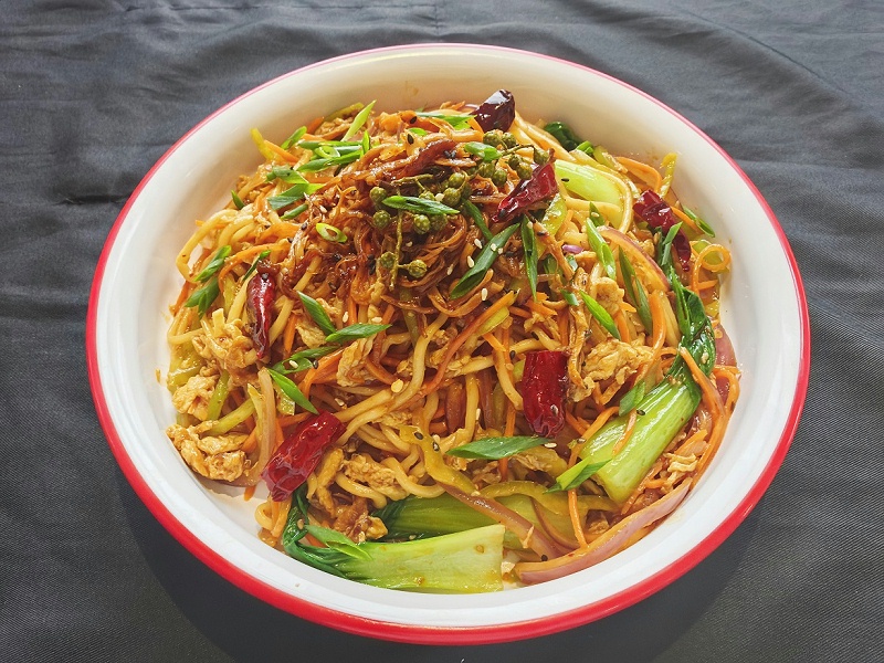 椒麻鸡丝炒面 椒麻鸡丝炒面
